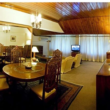 Hotel Broadway Srīnagar Buitenkant foto