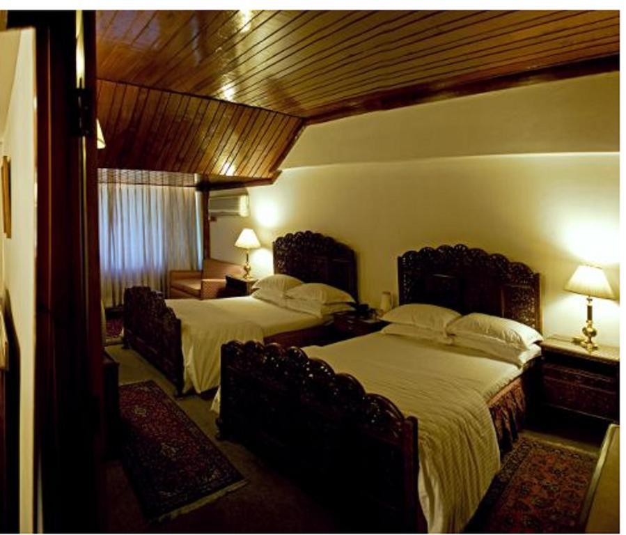 Hotel Broadway Srīnagar Buitenkant foto